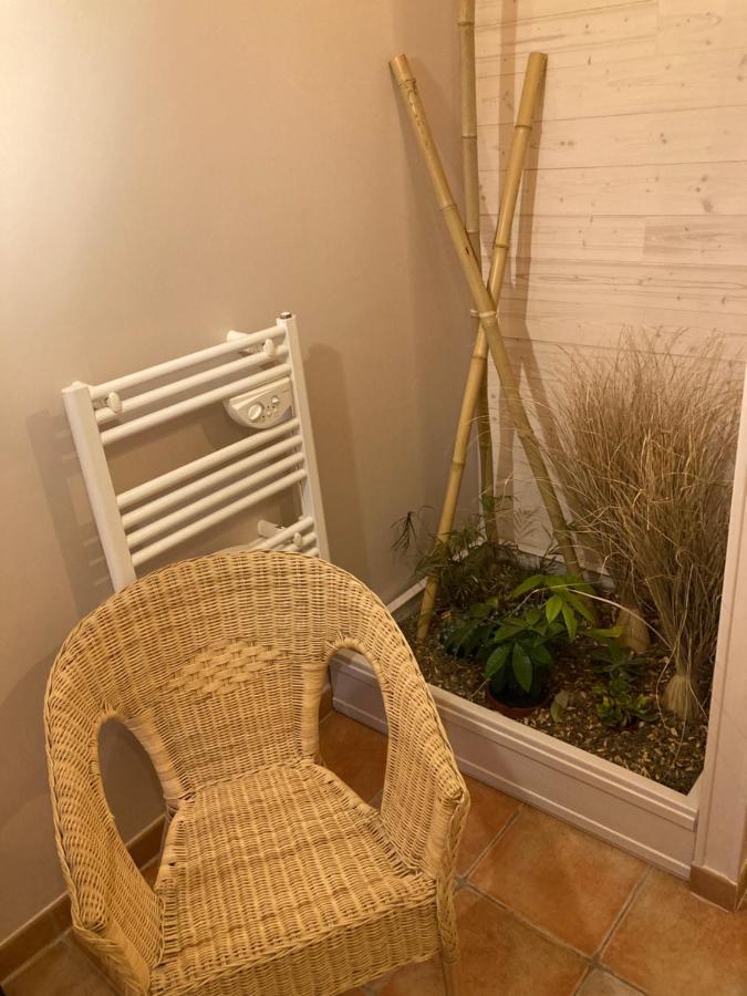 Le Chai De La Rose Spa Et Seances Bien Etre Doue-la-Fontaine Bagian luar foto