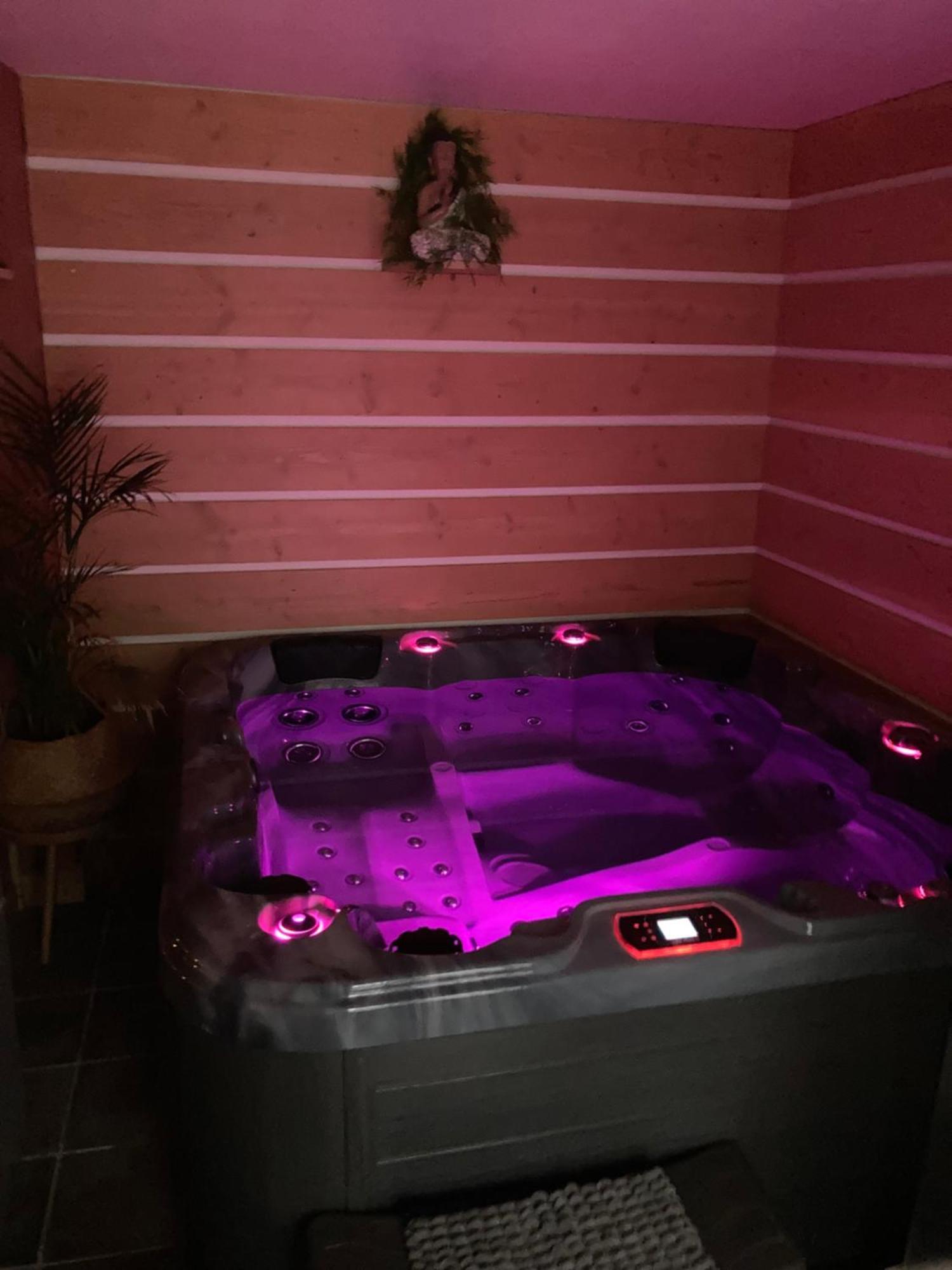 Le Chai De La Rose Spa Et Seances Bien Etre Doue-la-Fontaine Bagian luar foto
