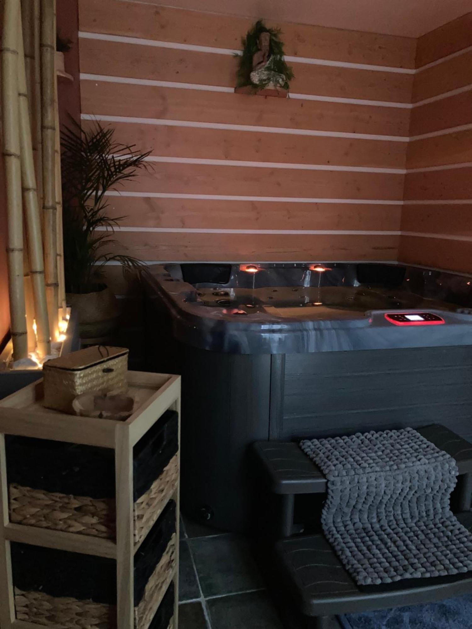 Le Chai De La Rose Spa Et Seances Bien Etre Doue-la-Fontaine Bagian luar foto