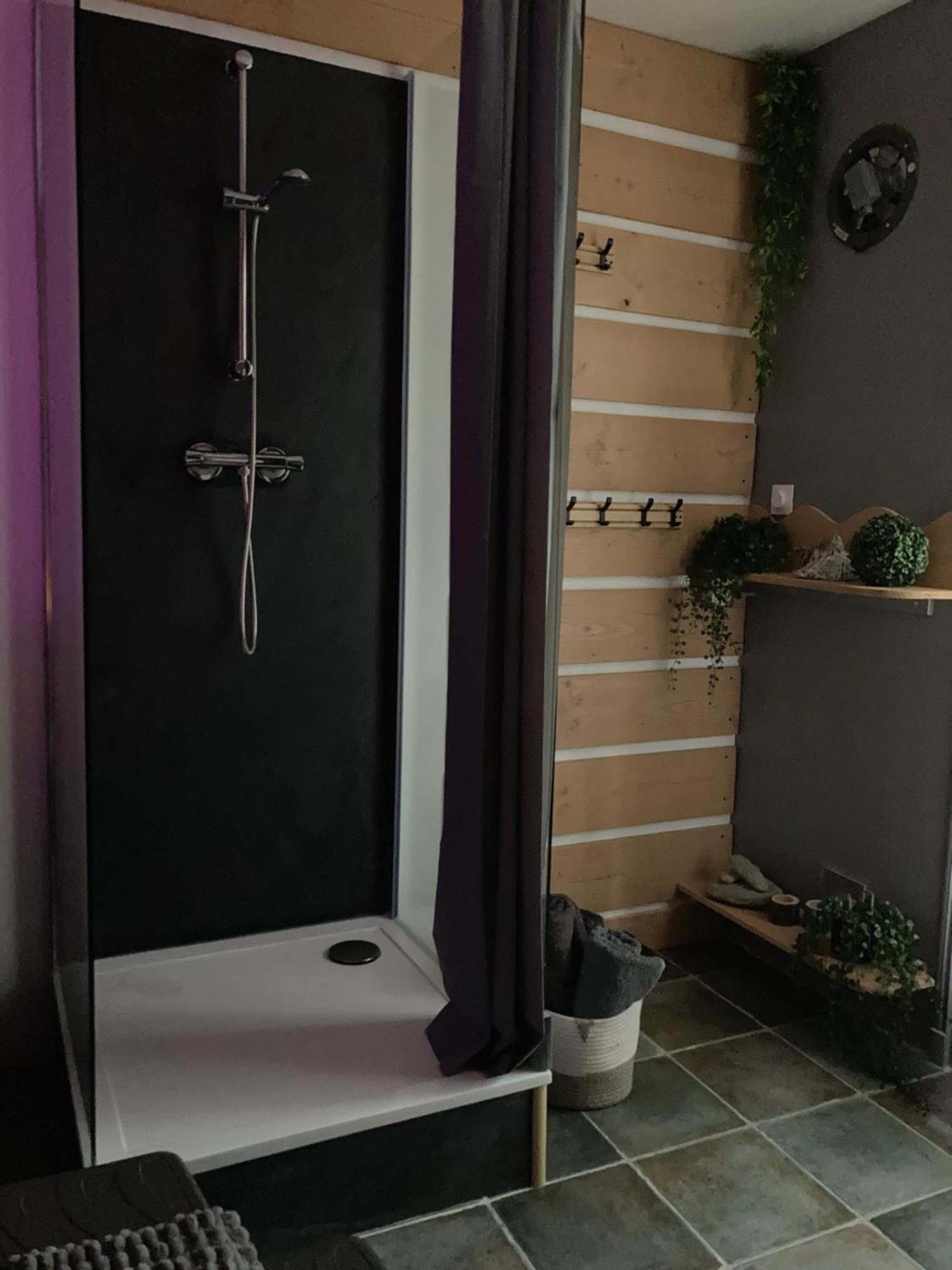 Le Chai De La Rose Spa Et Seances Bien Etre Doue-la-Fontaine Bagian luar foto